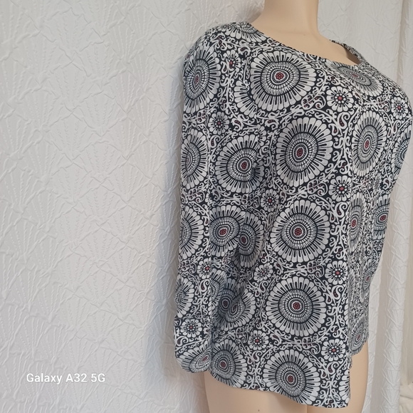T by Talbots New Women Size LP Black and White Geometric Blouse - Picture 6 of 12
